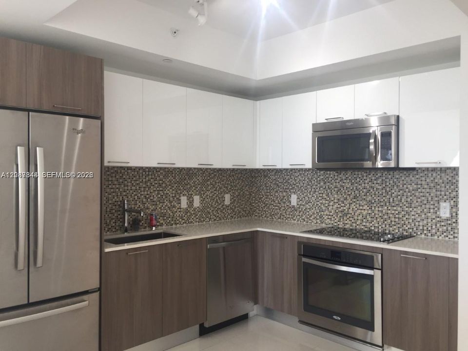 For Rent: $2,750 (1 beds, 1 baths, 761 Square Feet)