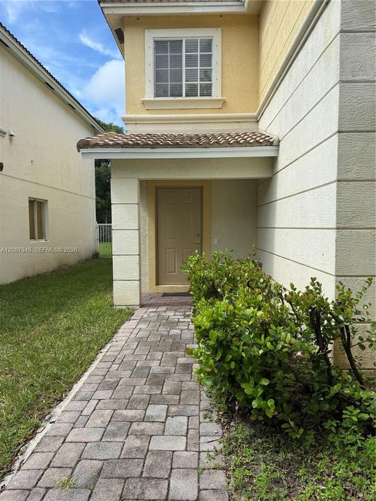 For Sale: $530,000 (4 beds, 2 baths, 1942 Square Feet)