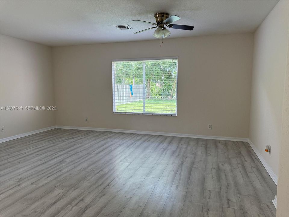 For Sale: $530,000 (4 beds, 2 baths, 1942 Square Feet)