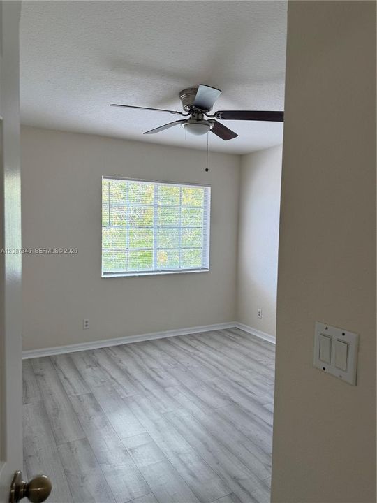 For Sale: $530,000 (4 beds, 2 baths, 1942 Square Feet)