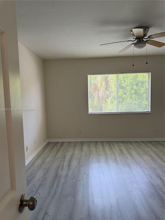 For Sale: $530,000 (4 beds, 2 baths, 1942 Square Feet)