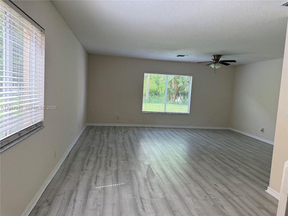 For Sale: $530,000 (4 beds, 2 baths, 1942 Square Feet)