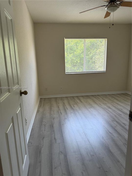 For Sale: $530,000 (4 beds, 2 baths, 1942 Square Feet)