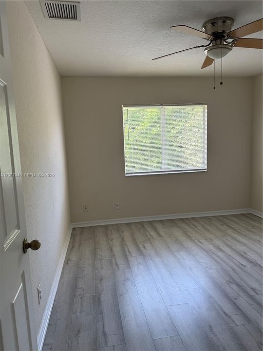 For Sale: $530,000 (4 beds, 2 baths, 1942 Square Feet)