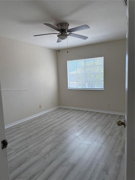For Sale: $530,000 (4 beds, 2 baths, 1942 Square Feet)