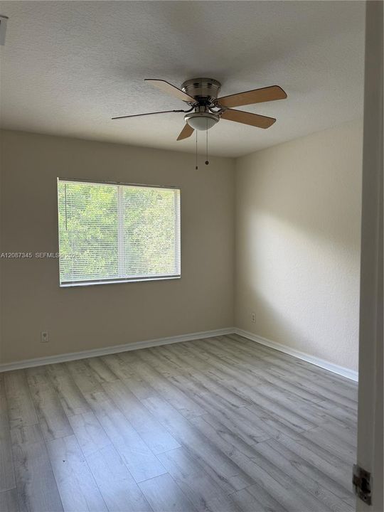 For Sale: $530,000 (4 beds, 2 baths, 1942 Square Feet)