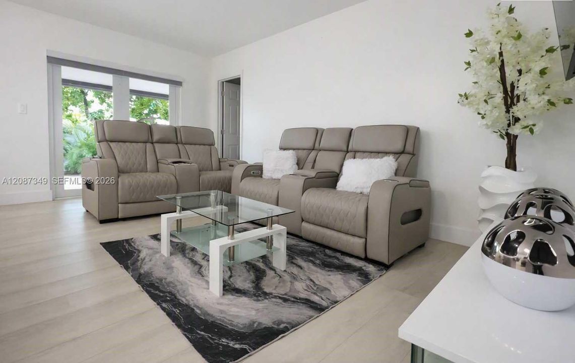 For Sale: $780,000 (7 beds, 2 baths, 2594 Square Feet)