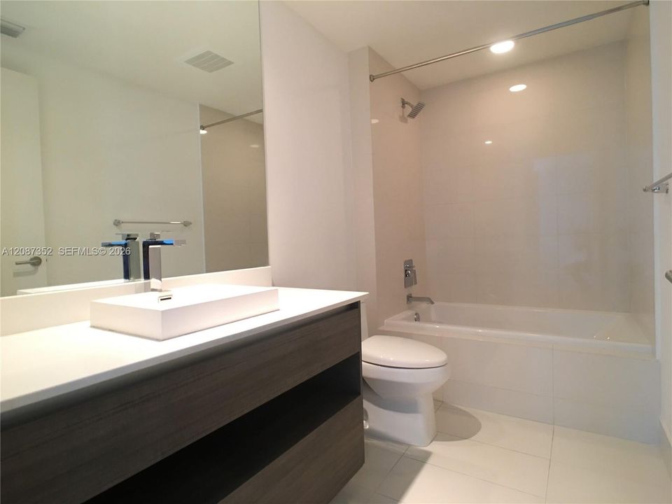 В аренду: $2,600 (0 спален, 1 ванн, 531 Квадратных фут)