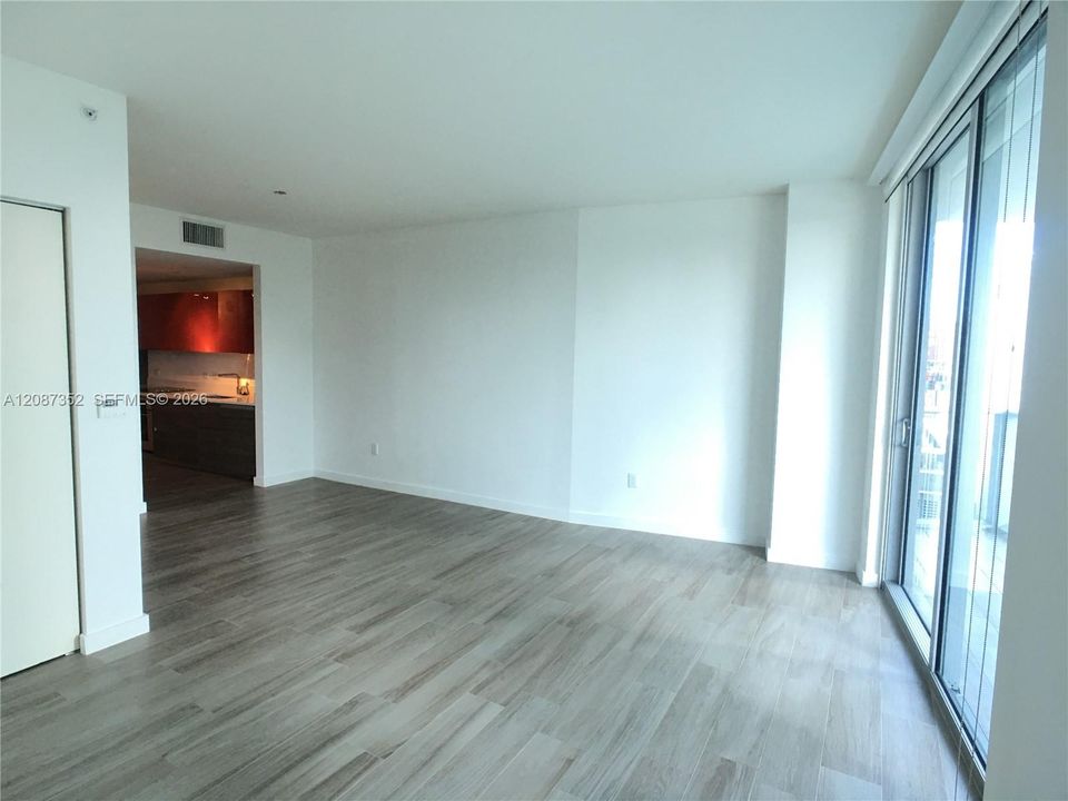 В аренду: $2,600 (0 спален, 1 ванн, 531 Квадратных фут)