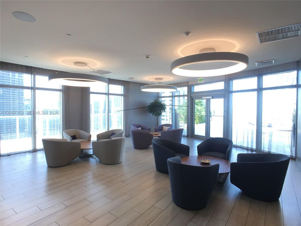 В аренду: $2,600 (0 спален, 1 ванн, 531 Квадратных фут)