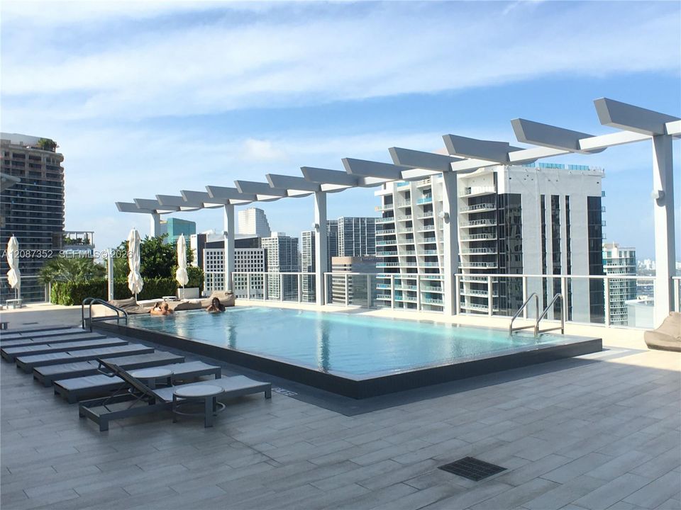 В аренду: $2,600 (0 спален, 1 ванн, 531 Квадратных фут)