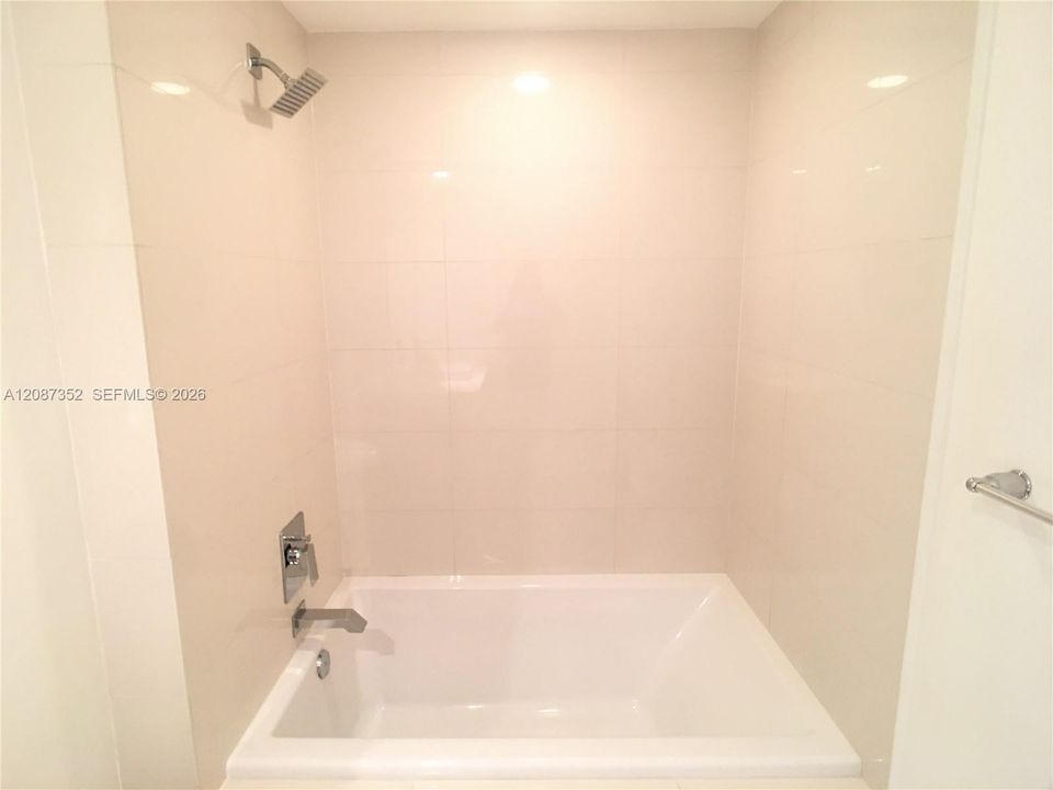 В аренду: $2,600 (0 спален, 1 ванн, 531 Квадратных фут)