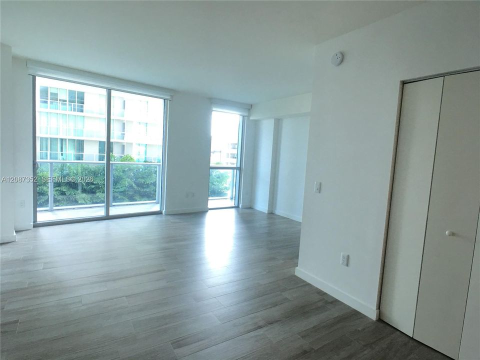 В аренду: $2,600 (0 спален, 1 ванн, 531 Квадратных фут)