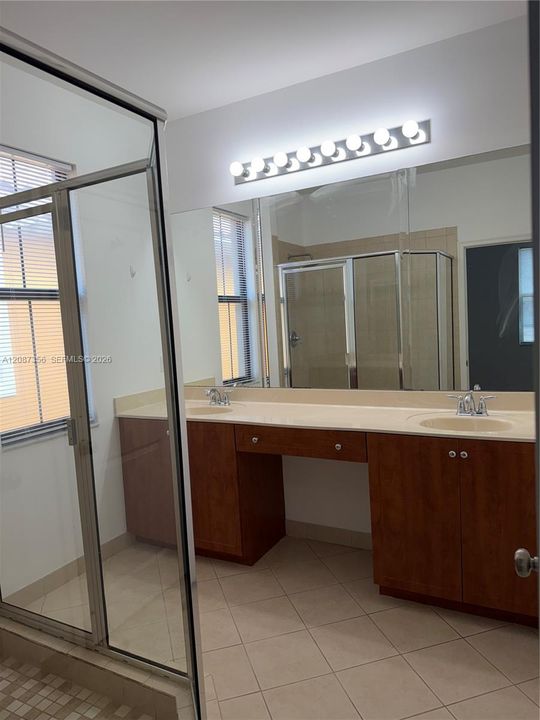 For Rent: $3,300 (3 beds, 2 baths, 1628 Square Feet)