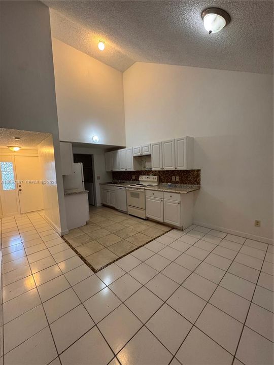 En Renta: $2,590 (3 camas, 2 baños, 1040 Pies cuadrados)