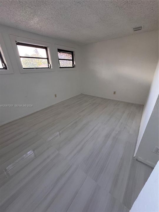 En Renta: $2,590 (3 camas, 2 baños, 1040 Pies cuadrados)