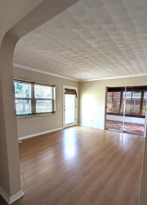 406 Poplar Living Room 3