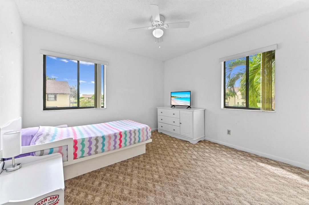 16 Bedroom 01