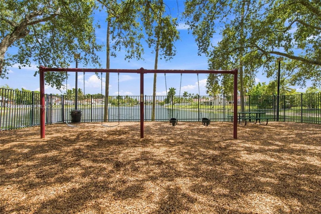 待售: $595,000 (3 贝兹, 2 浴室, 1348 平方英尺)