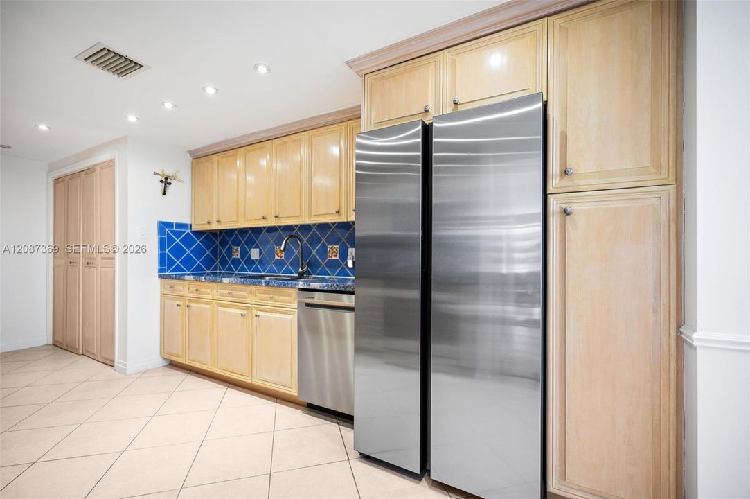 For Sale: $3,125,000 (3 beds, 2 baths, 2398 Square Feet)