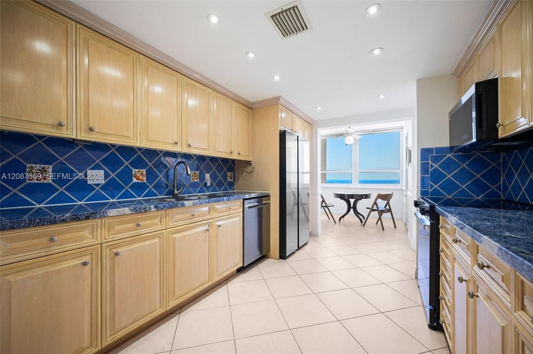 For Sale: $3,125,000 (3 beds, 2 baths, 2398 Square Feet)