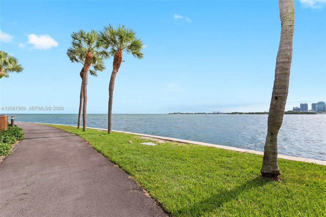 For Sale: $3,125,000 (3 beds, 2 baths, 2398 Square Feet)