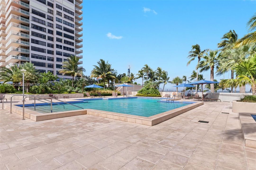 For Sale: $3,125,000 (3 beds, 2 baths, 2398 Square Feet)