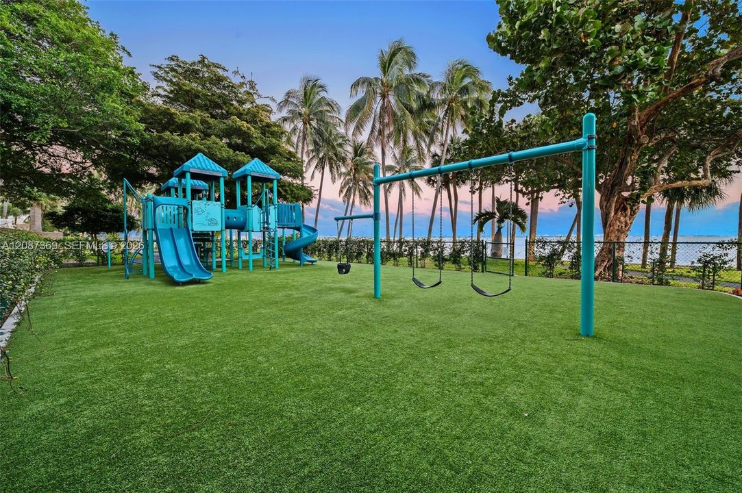 For Sale: $3,125,000 (3 beds, 2 baths, 2398 Square Feet)