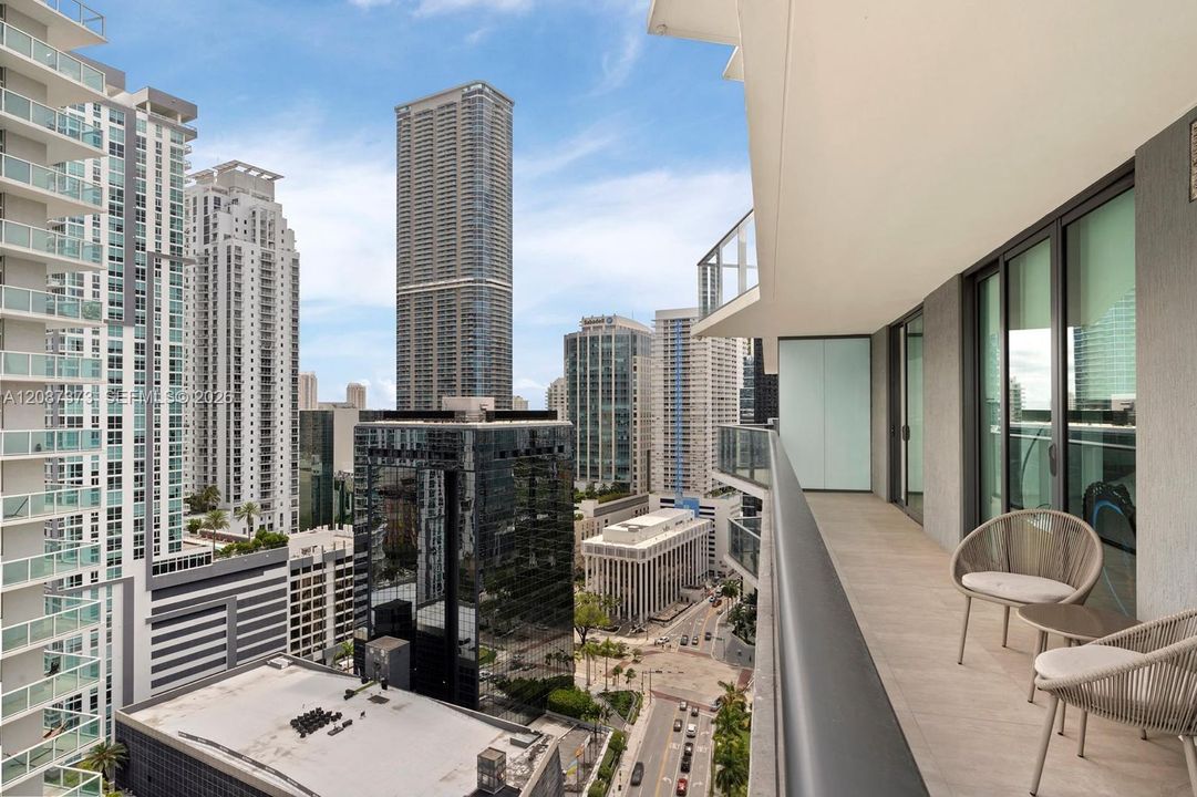 For Rent: $4,200 (2 beds, 2 baths, 868 Square Feet)