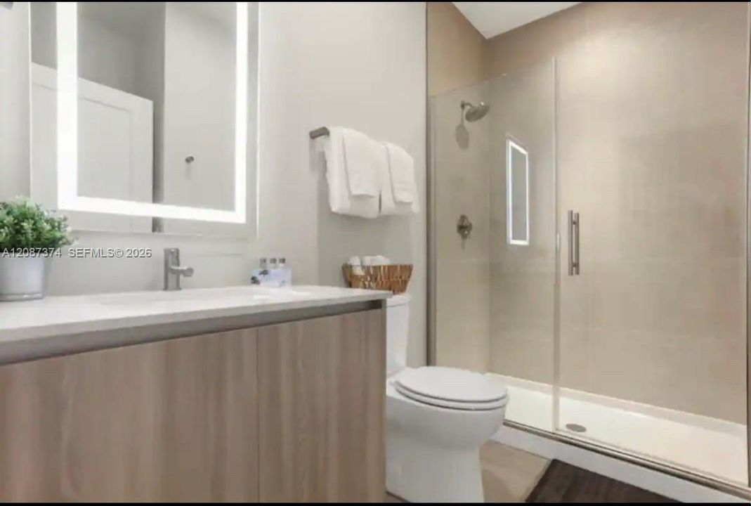 出租: $2,500 (3 贝兹, 3 浴室, 0 平方英尺)