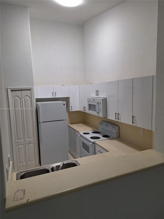 En Renta: $1,800 (2 camas, 2 baños, 930 Pies cuadrados)