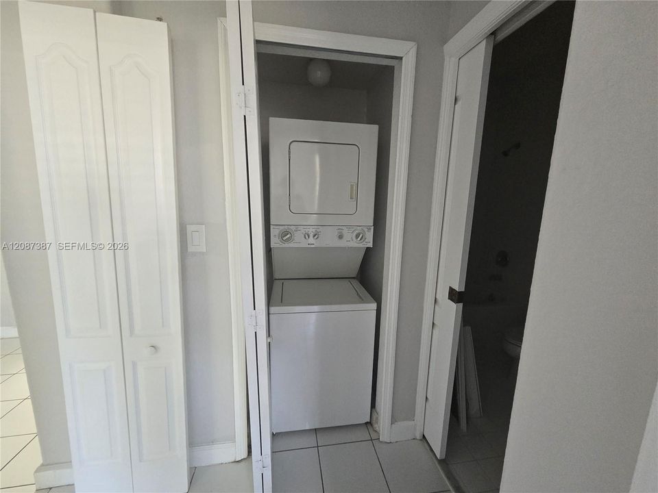 En Renta: $1,800 (2 camas, 2 baños, 930 Pies cuadrados)