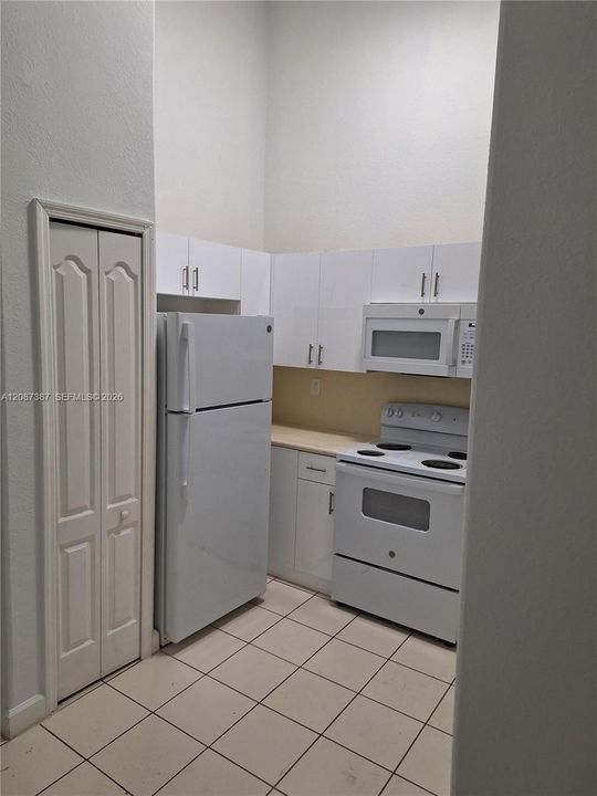 En Renta: $1,800 (2 camas, 2 baños, 930 Pies cuadrados)