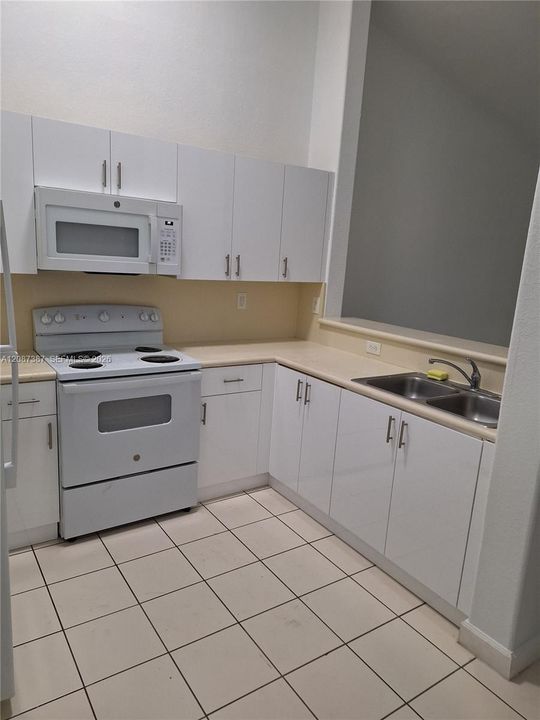 En Renta: $1,800 (2 camas, 2 baños, 930 Pies cuadrados)