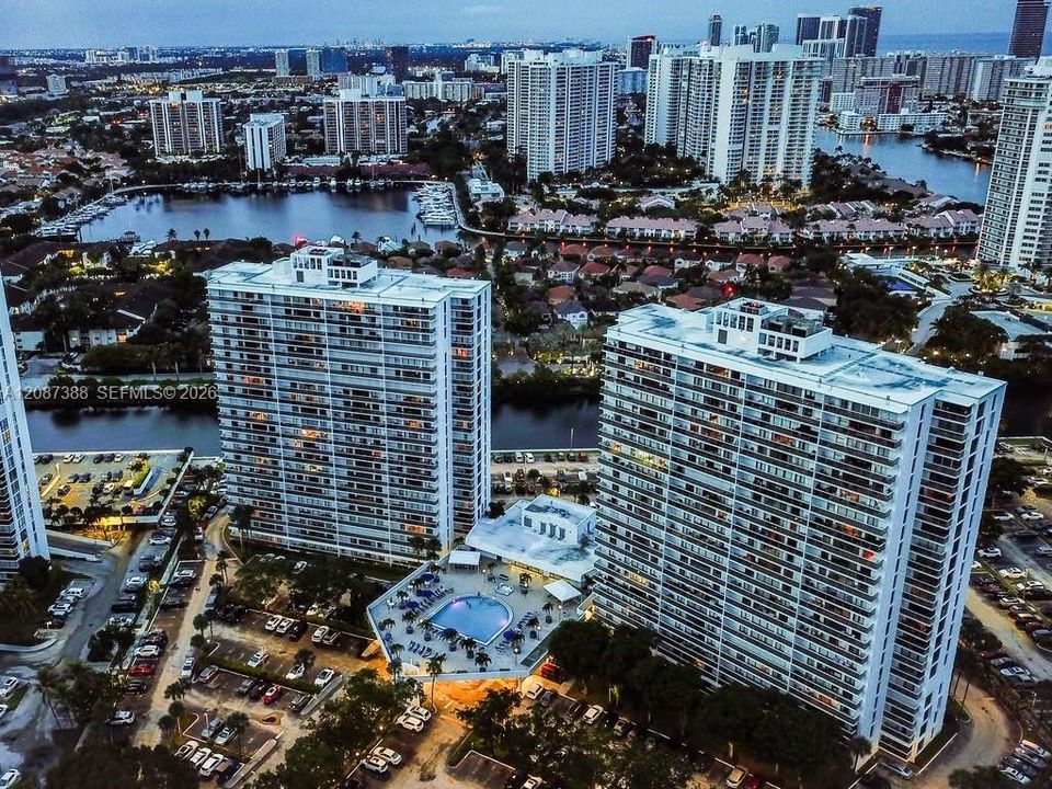 На продажу: $555,000 (3 спален, 3 ванн, 1465 Квадратных фут)