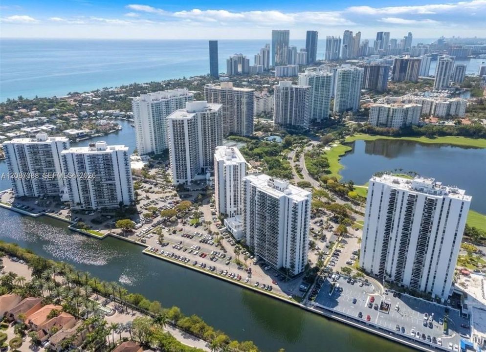На продажу: $555,000 (3 спален, 3 ванн, 1465 Квадратных фут)