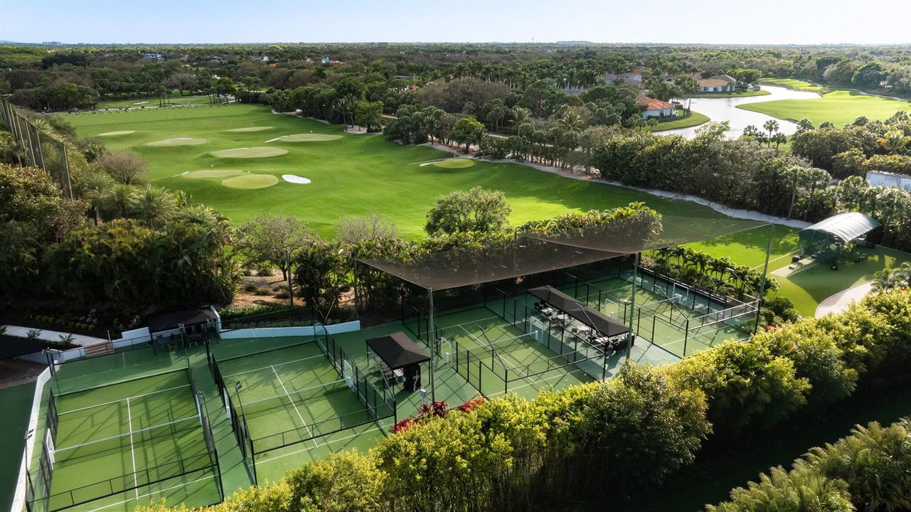 4 Padel courts