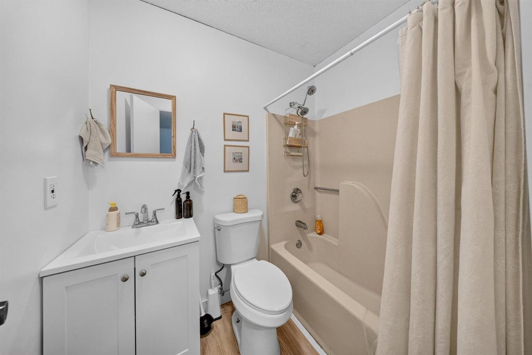 Ensuite Bathroom 3