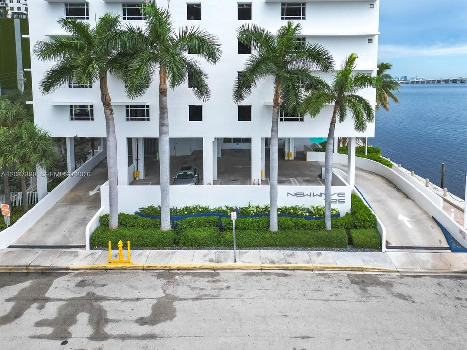 For Sale: $538,000 (1 beds, 1 baths, 850 Square Feet)