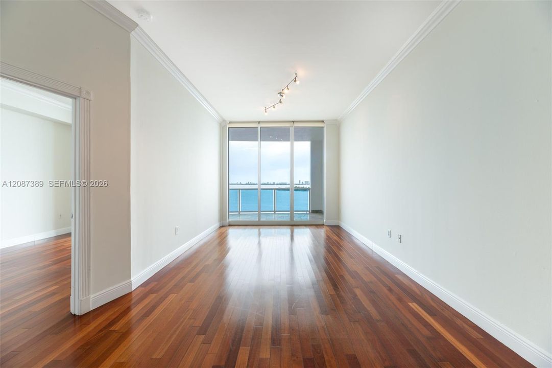 For Sale: $538,000 (1 beds, 1 baths, 850 Square Feet)