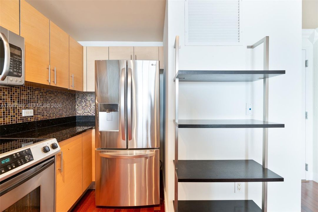 For Sale: $538,000 (1 beds, 1 baths, 850 Square Feet)
