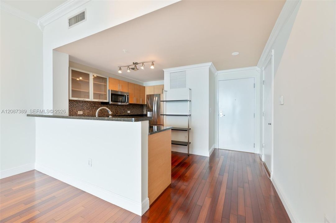 For Sale: $538,000 (1 beds, 1 baths, 850 Square Feet)