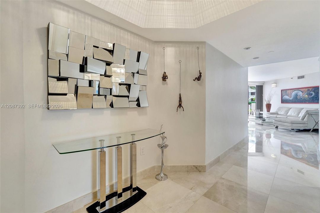 En Venta: $815,000 (2 camas, 2 baños, 1840 Pies cuadrados)