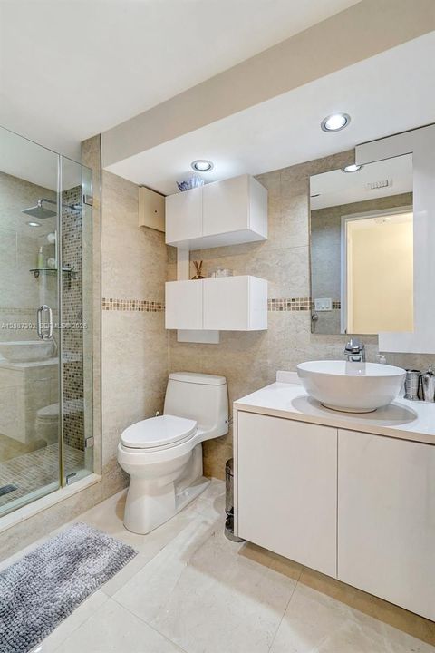 En Venta: $815,000 (2 camas, 2 baños, 1840 Pies cuadrados)
