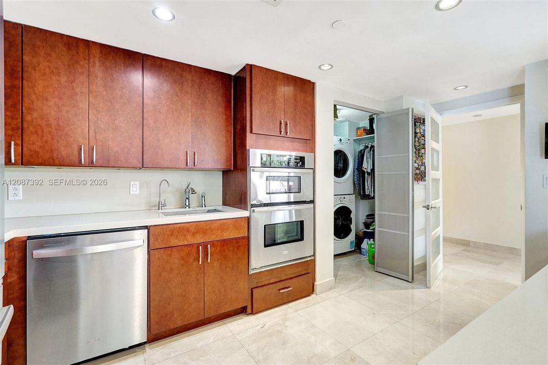 En Venta: $815,000 (2 camas, 2 baños, 1840 Pies cuadrados)