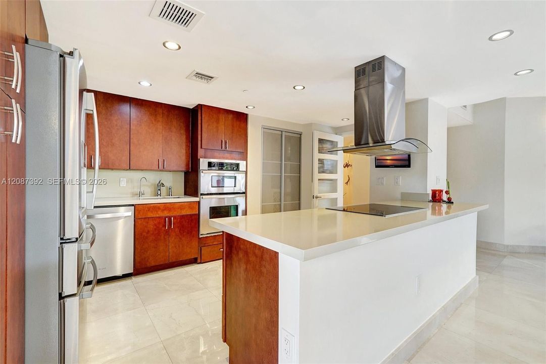 En Venta: $815,000 (2 camas, 2 baños, 1840 Pies cuadrados)