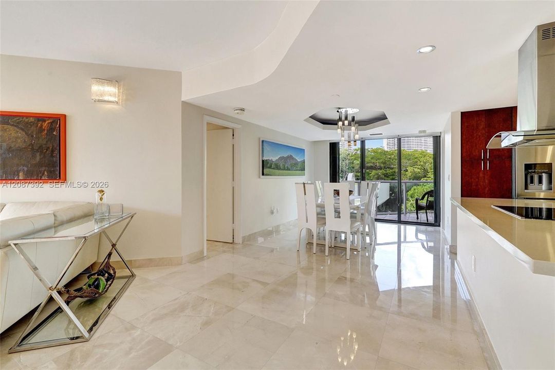 En Venta: $815,000 (2 camas, 2 baños, 1840 Pies cuadrados)