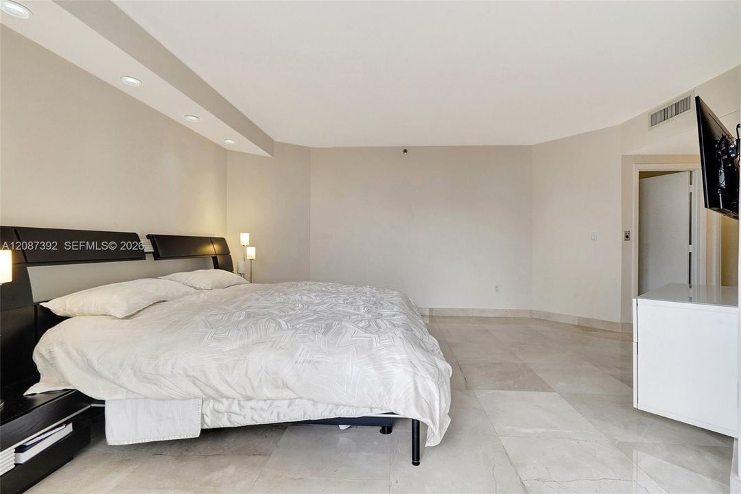 En Venta: $815,000 (2 camas, 2 baños, 1840 Pies cuadrados)