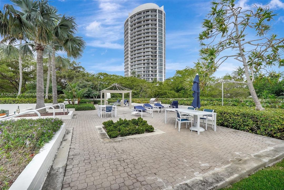 En Venta: $815,000 (2 camas, 2 baños, 1840 Pies cuadrados)