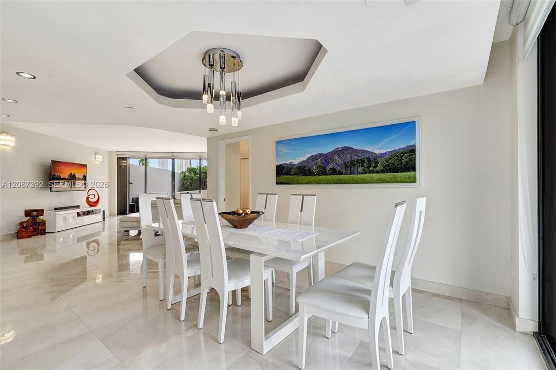 En Venta: $815,000 (2 camas, 2 baños, 1840 Pies cuadrados)